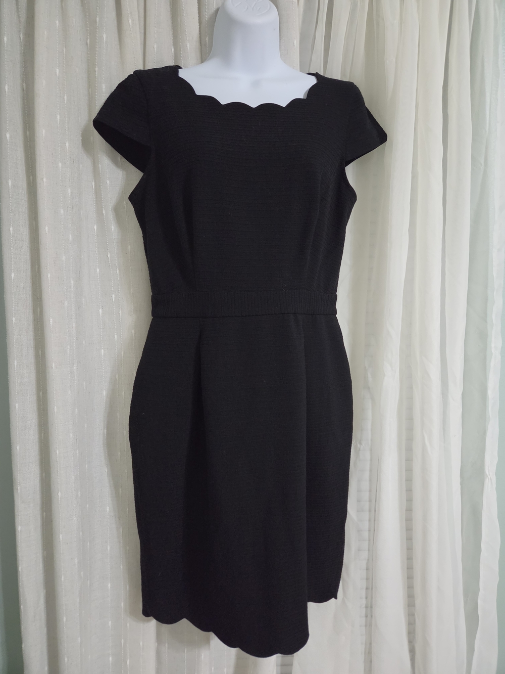 Elle Black Scallop-Neck Sheath Dress